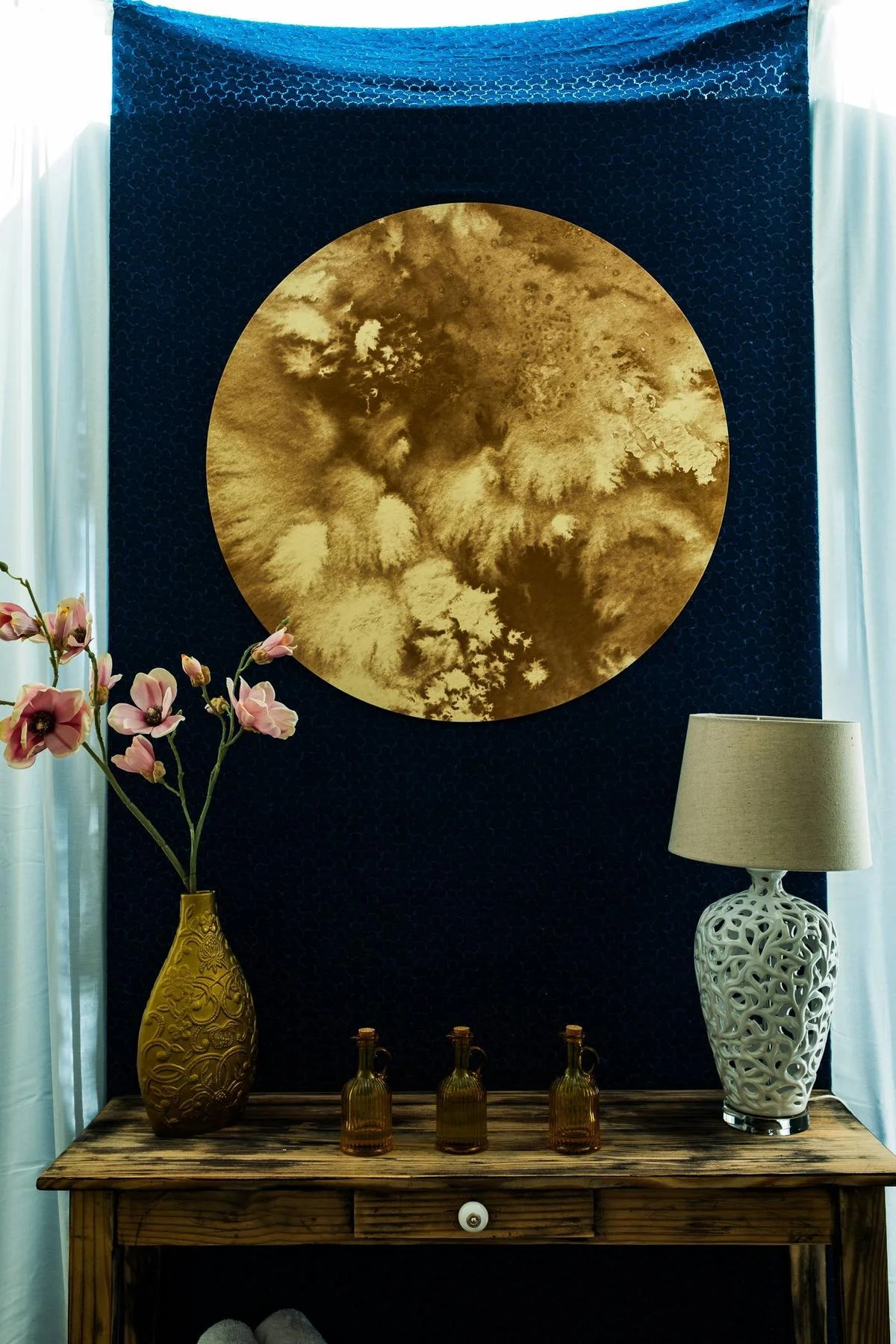 Het interieur van Seren Sky Massage - warme sfeer met blauwe en gouden accenten